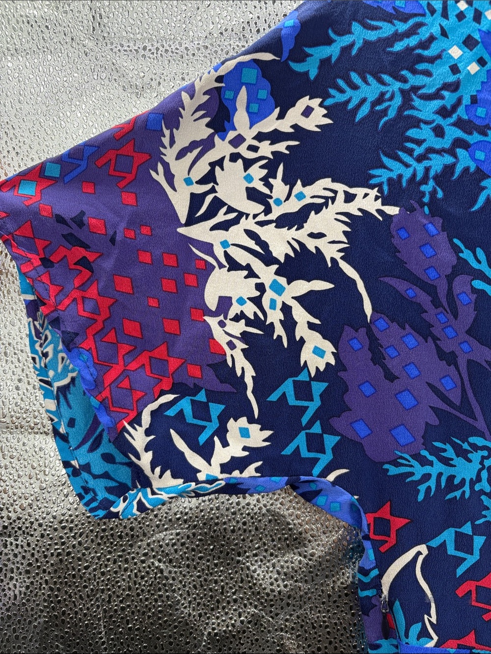 Yumi Kim Blue Multi Twist-Front Printed Top - Picture 6 of 7